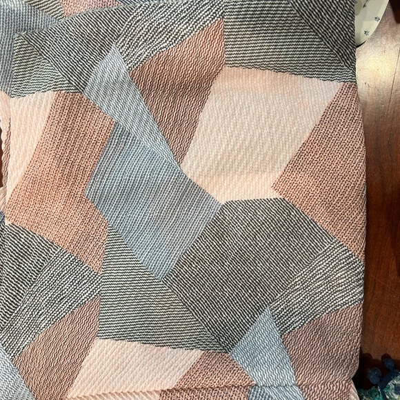 Geometric Patterned Scarf - Picture 3 of 3